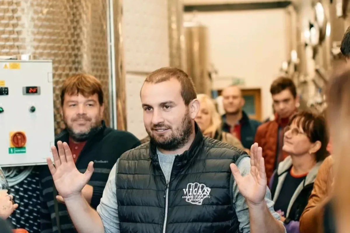 Na den vinařem: Od degustace vína po výrobu korbáčků - foto 09