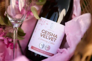 Nealkoholický šumivý nápoj Geisha Velvet - foto 01