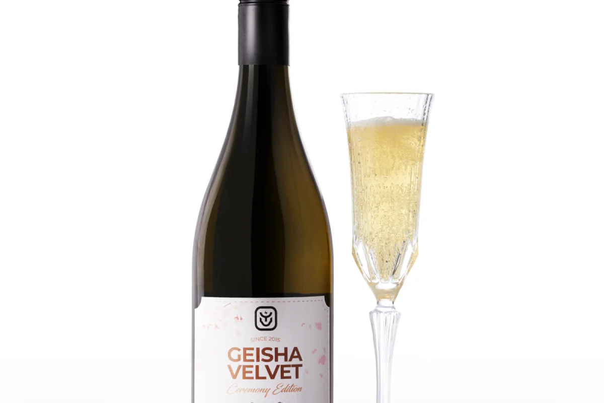 Nealkoholický šumivý nápoj Geisha Velvet - foto 09