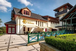 Neomezený wellness pobyt s polopenzí a relaxačními procedurami v krásném hotelu Studánka**** pro 2 osoby - foto 01