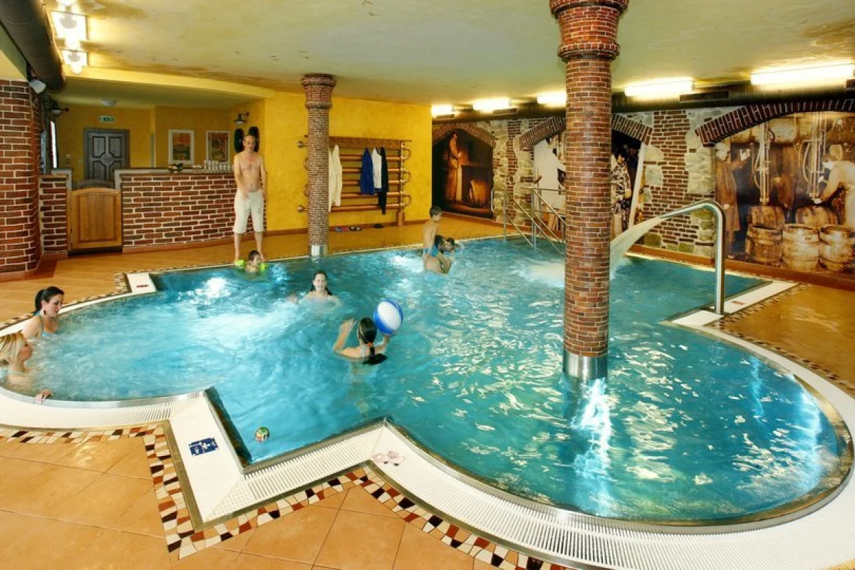 Neomezený wellness pobyt v pivovarském hotelu Chodovar s polopenzí a pivní lázní na 2 noci - foto 01
