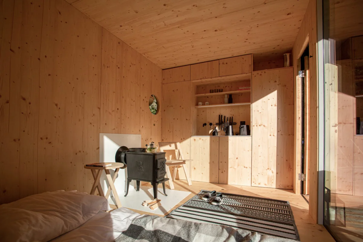 Netradiční pobyt v tiny house s privátní saunou uprostřed přírody pro dva - foto 03