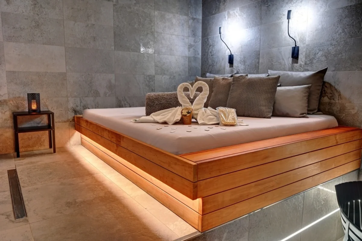Nezapomenutelná noc v soukromém wellness hotelu Fénix pro dva - foto 02