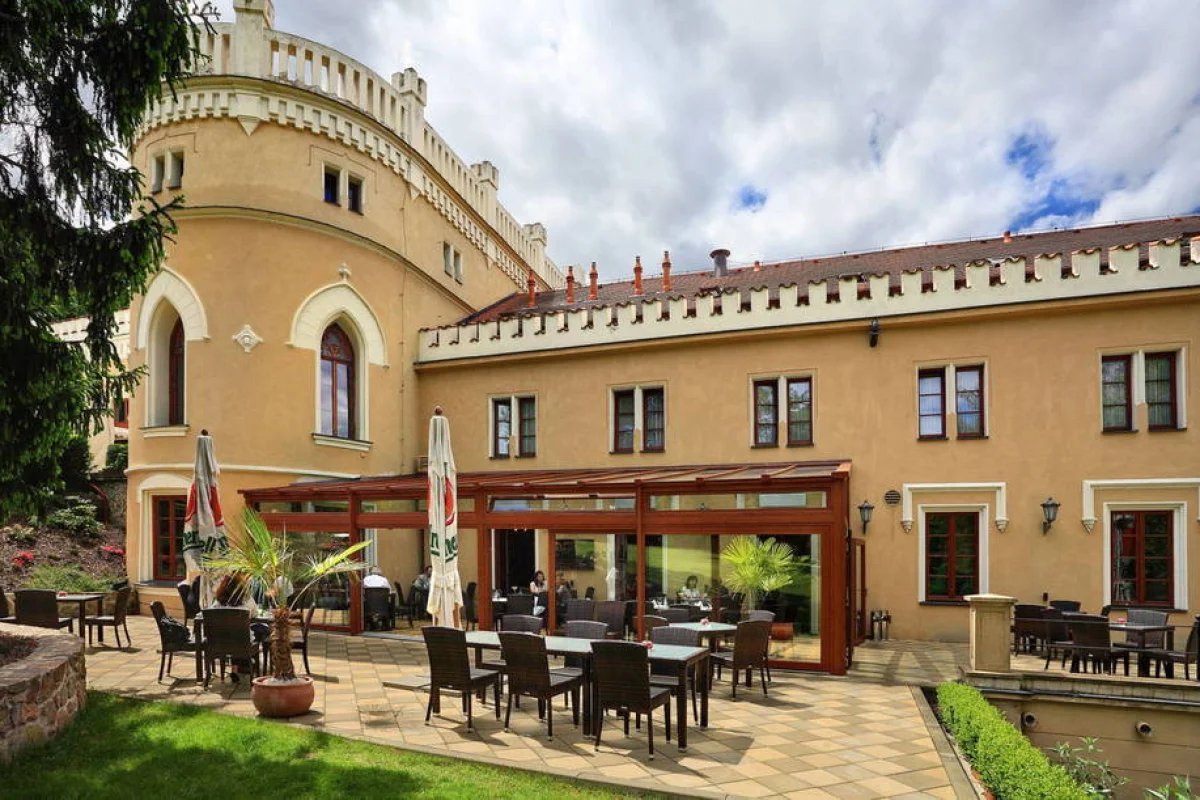Noc na zámku Chateau St. Havel s bohatou snídaní a degustační 6chodovou večeři pro 2 osoby - foto 02