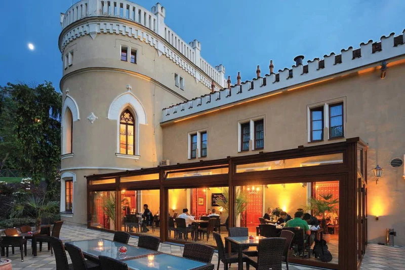 Noc na zámku Chateau St. Havel s bohatou snídaní a degustační 6chodovou večeři pro 2 osoby - foto 03