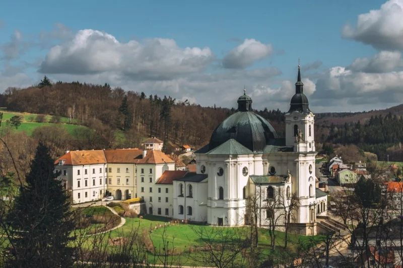 Noc na Zámku Křtiny v Moravském krasu s polopenzí pro 2 osoby - foto 02