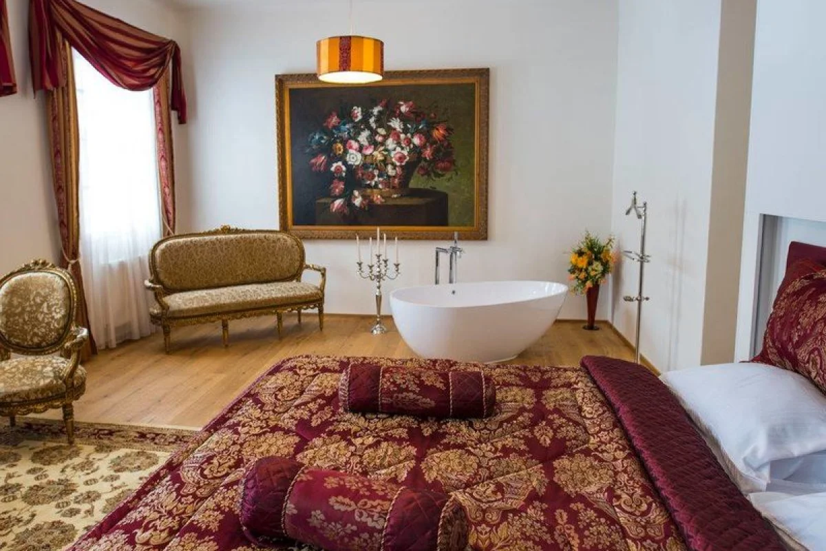 Noc na zámku s wellness a masáží - foto 04