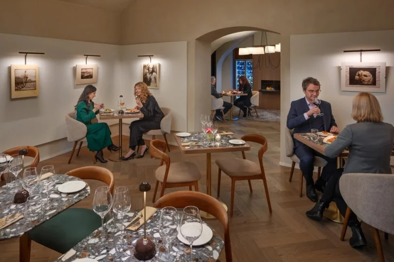 Noc v hotelu BOOKQUET v srdci Prahy s degustační 6chodovou večeří od michelinského šéfkuchaře pro 2 osoby - foto 02