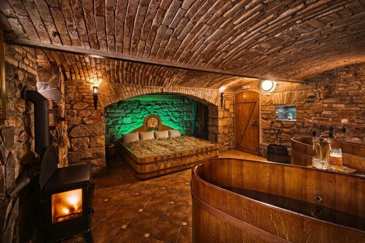 Noc v luxusním Hotelu Zlatý Beránek se snídaní a privátní pivní lázní Spa Beerland v Karlových Varech pro 2 osoby - foto 03