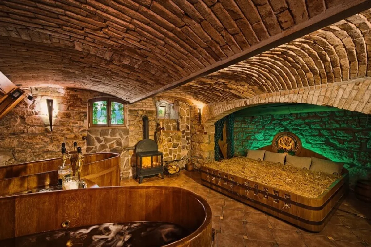 Noc v luxusním Hotelu Zlatý Beránek se snídaní a privátní pivní lázní Spa Beerland v Karlových Varech pro 2 osoby - foto 04