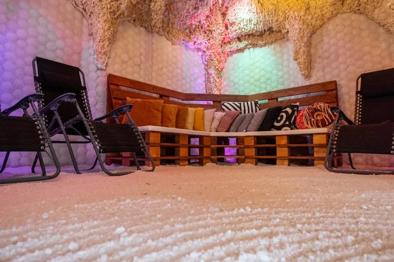 Noc v solné jeskyni + privátní sauna - foto 03