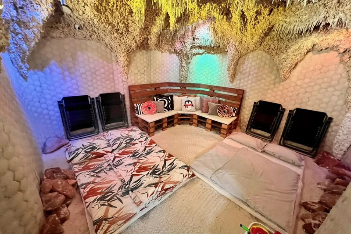 Noc v solné jeskyni + privátní sauna - foto 05