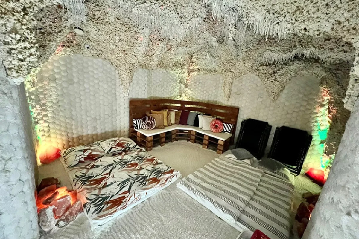 Noc v solné jeskyni + privátní sauna - foto 08