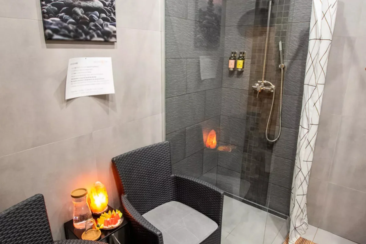 Noc v solné jeskyni + privátní sauna - foto 10