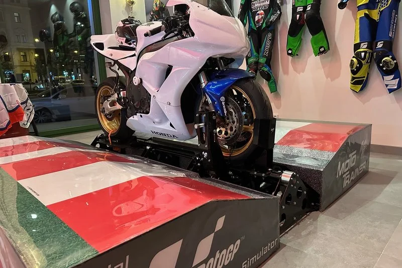 Oficiální simulátor motorky na okruzích MotoGP - foto 03