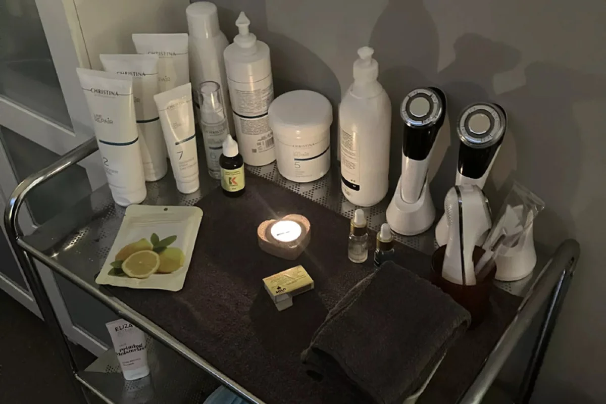 Omlazující kosmetická péče + faceliftingová masáž - foto 05