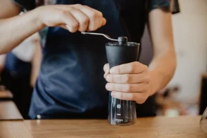 Online kurz přípravy kávy s pražírnou DOUBLESHOT + 5 druhů špičkové kávy + sada na přípravu kávy + kvalitní mlýnek - foto 02