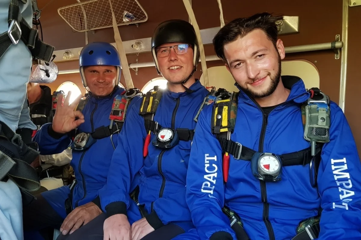 Parašutistický výcvik se seskokem z 1200 metrů a osvědčením v Kolíně - foto 04