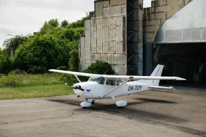 Pilotem letounu Cessna 172 na zkoušku Brno pro 1 osobu + 2 pasažéři zdarma - foto 01
