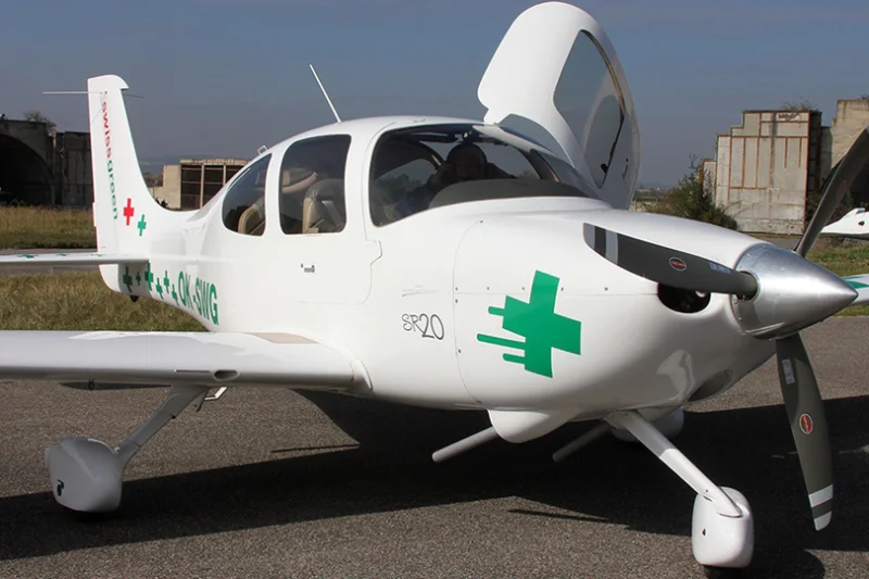 Pilotem na zkoušku moderního letadla Cirrus SR20 - soukromý let pro 3 os. - foto 02