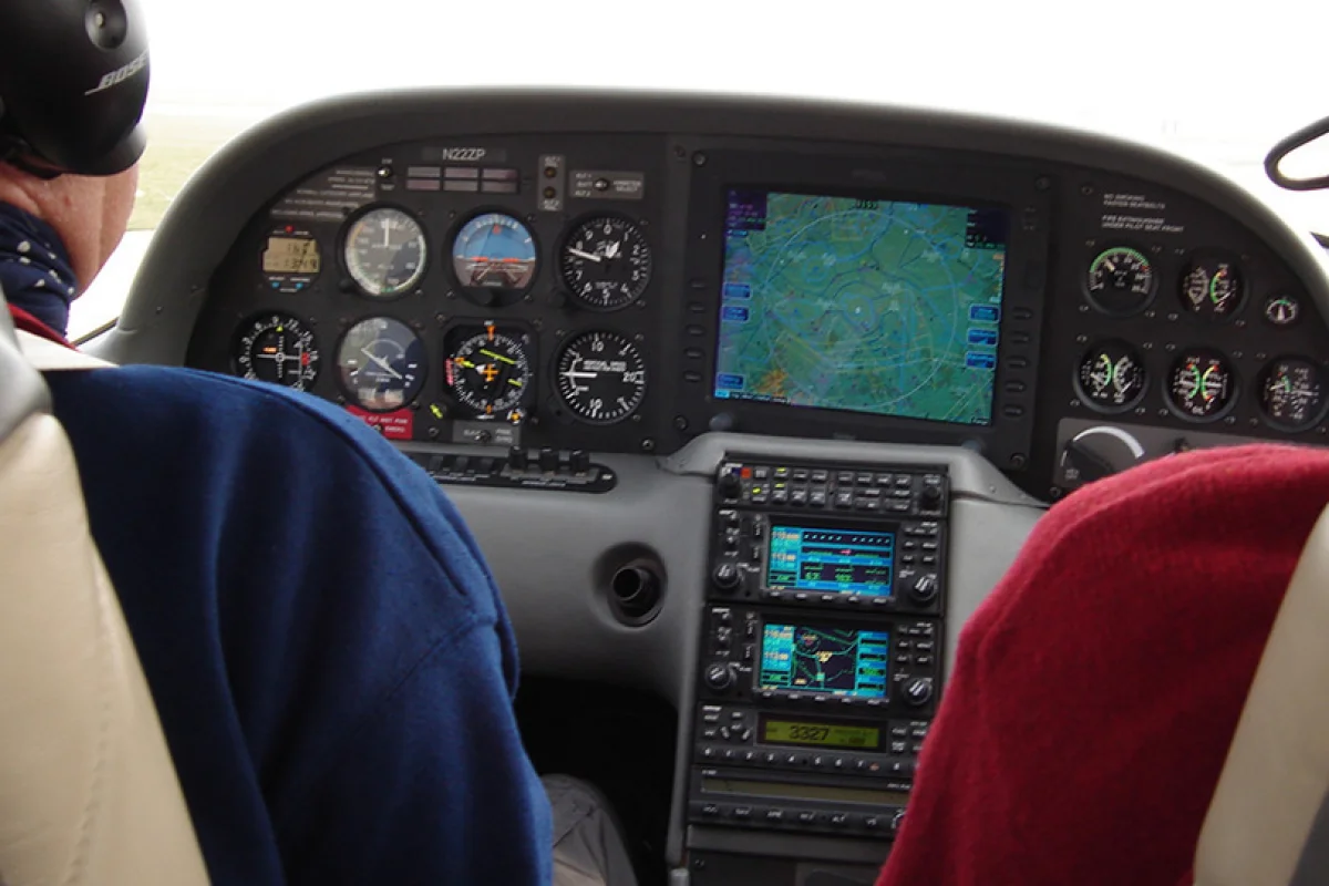 Pilotem na zkoušku moderního letadla Cirrus SR20 - soukromý let pro 3 os. - foto 04