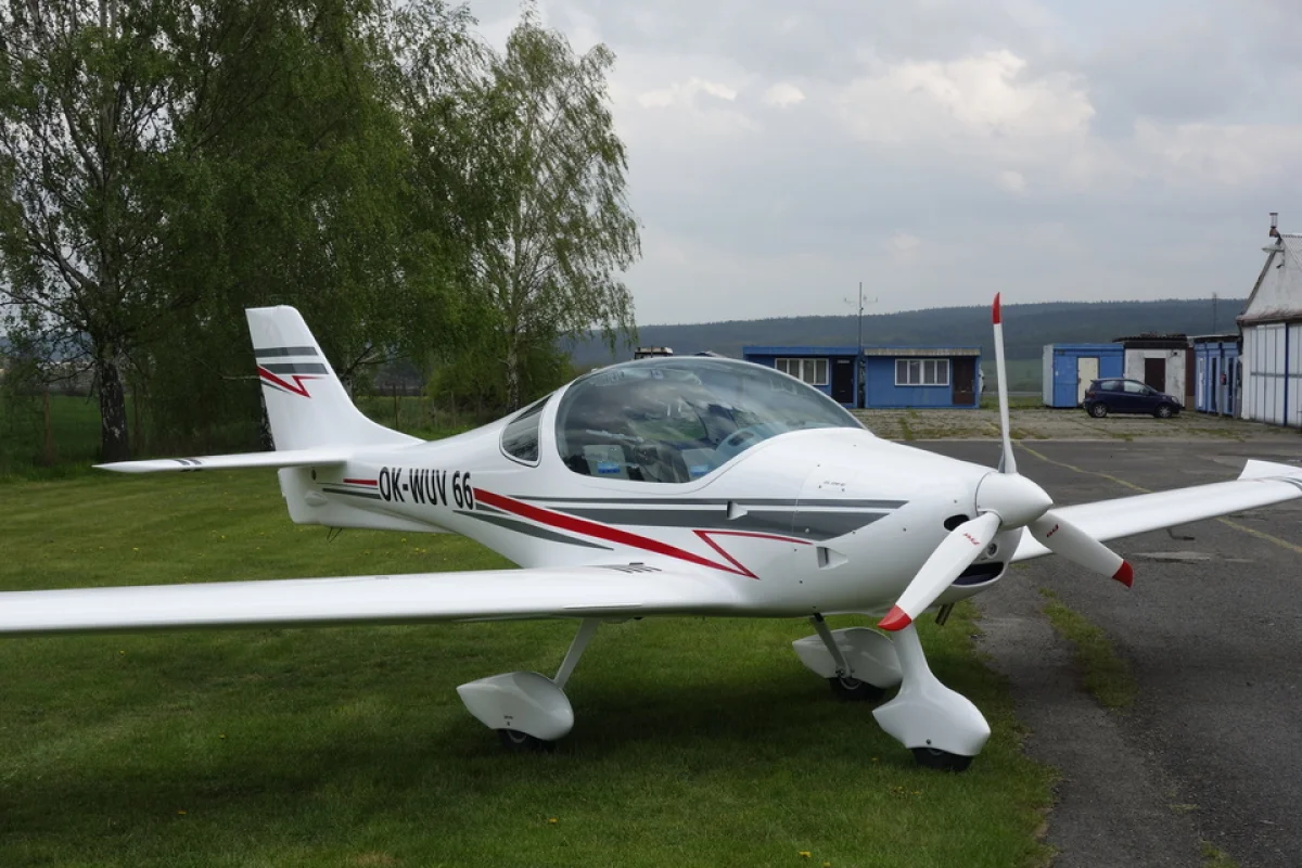 Pilotem na zkoušku sportovního motorového letounu Příbram - foto 02