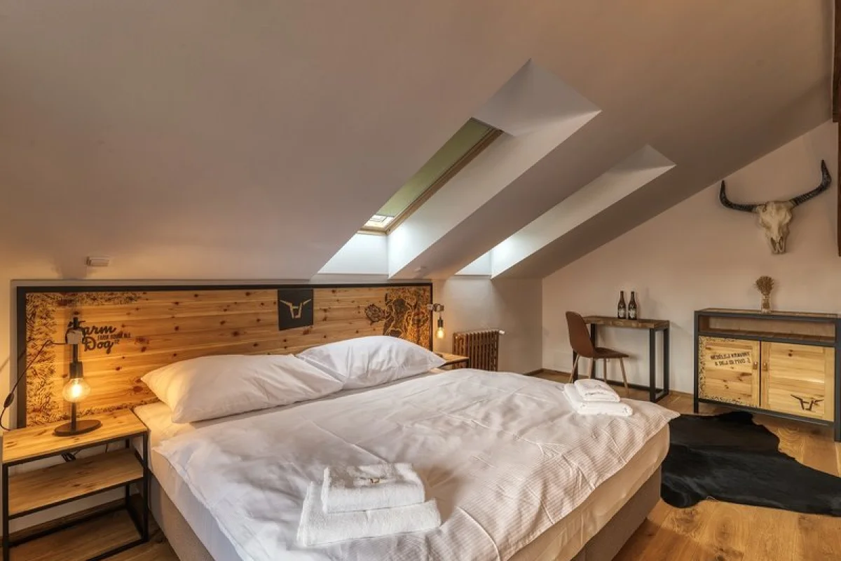 Pivní hotel s pípou na pokoji a wellness v pivních lázních - foto 05