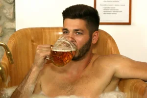 Pivní koupel s neomezenou konzumací piva Bernard - foto 01