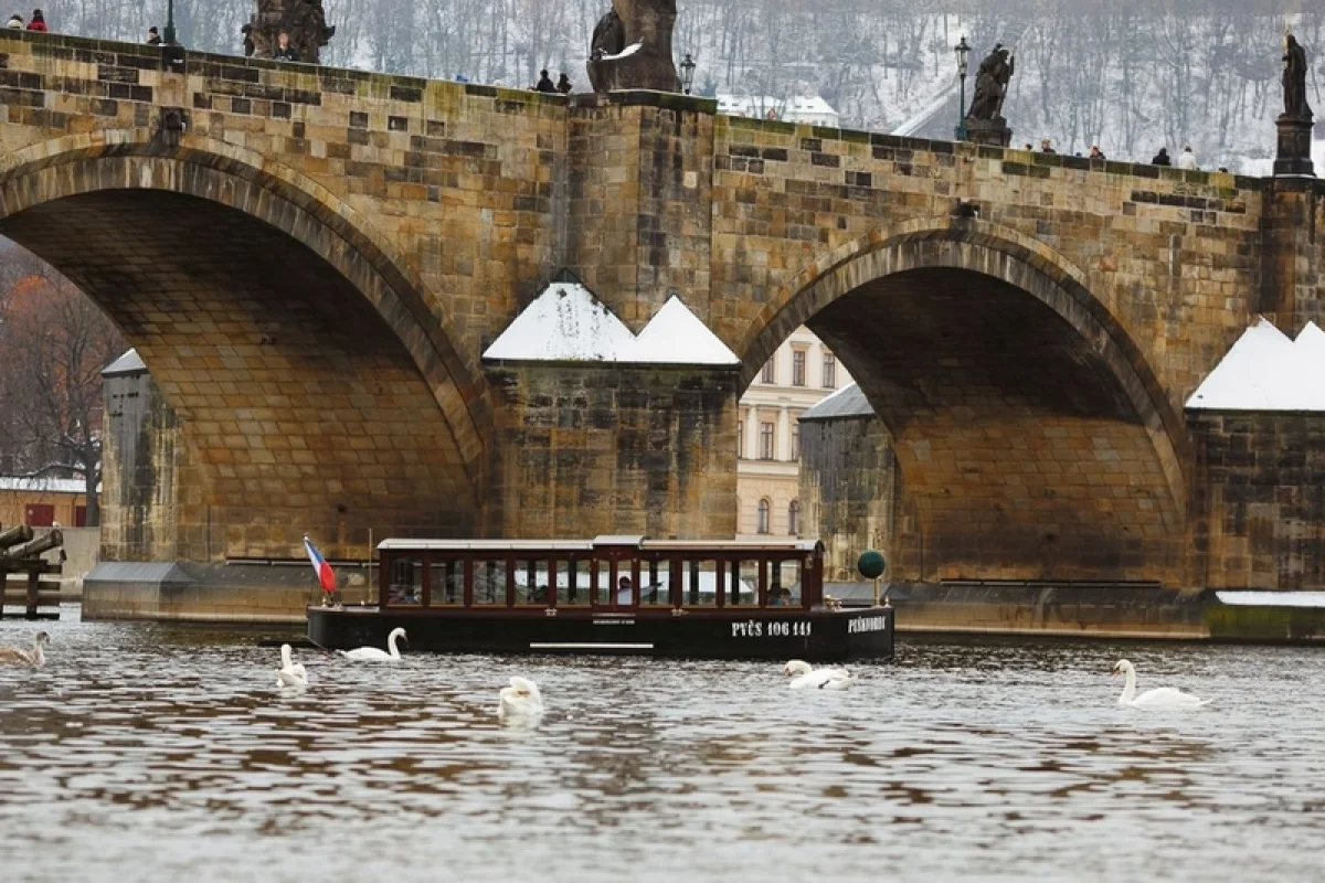Plavba na lodi pražskými Benátkami - foto 04