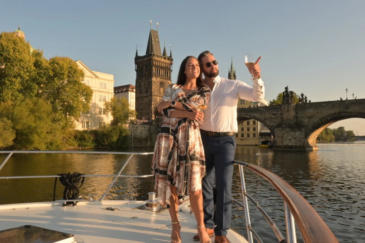 Plavba na luxusní jachtě s neomezenou konzumací nápojů - foto 05