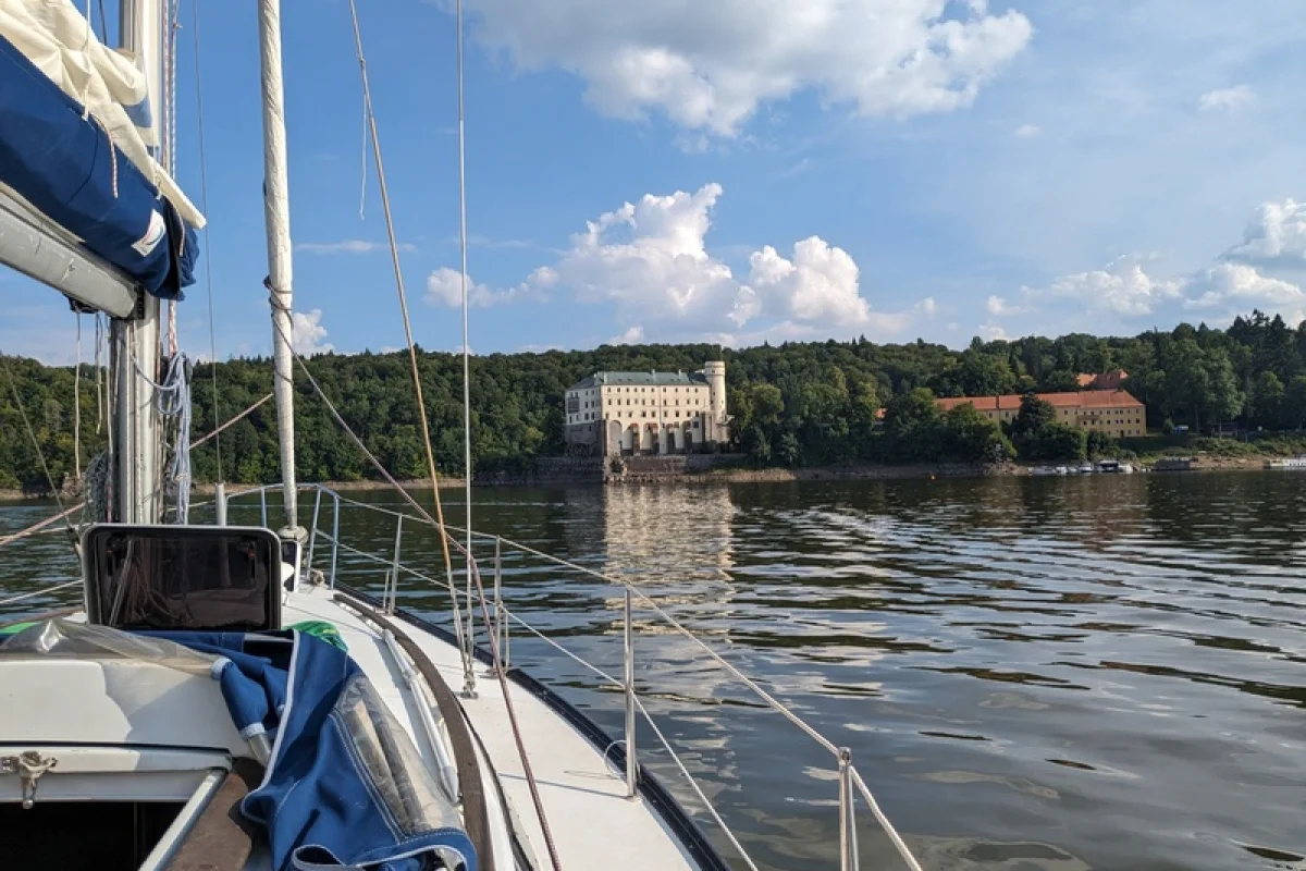 Plavba plachetnicí na Orlíku s kapitánem - foto 08