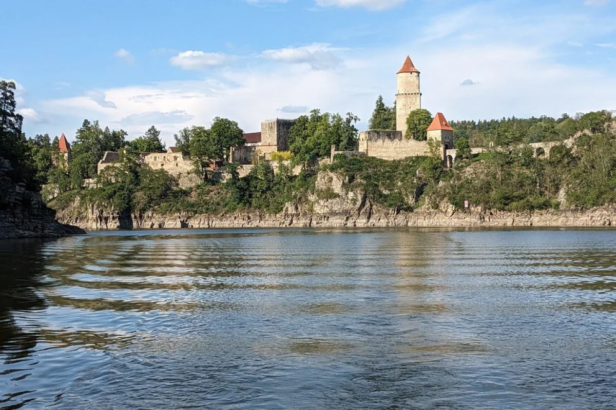 Plavba plná pohody s kapitánem plachetnice na vlnách vodní nádrže Orlík pro až 4 osoby - foto 05