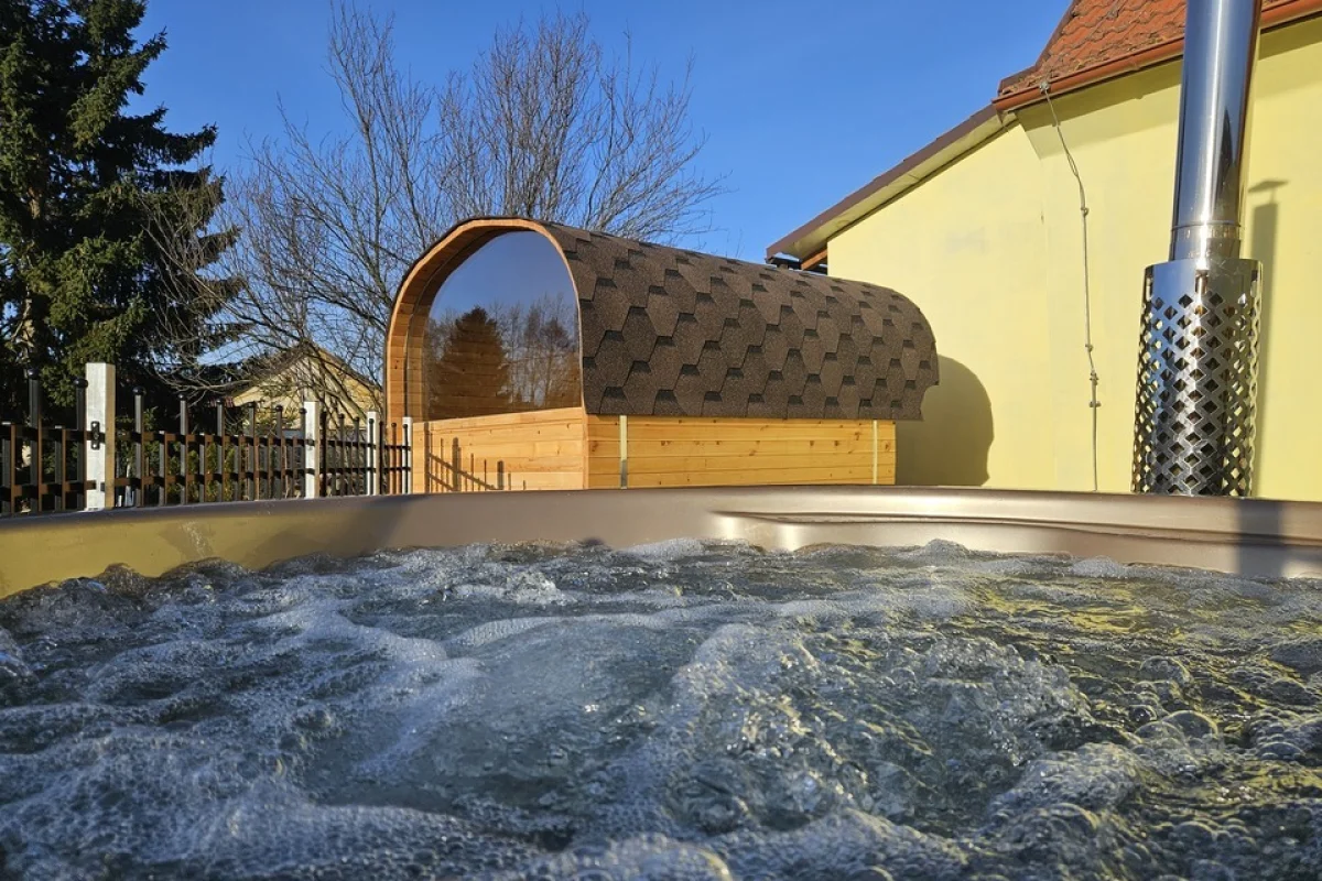 Pobyt na Farmě Jerusalém s lehkou snídaní, lahví vína a neomezeným wellness pro dva - foto 02