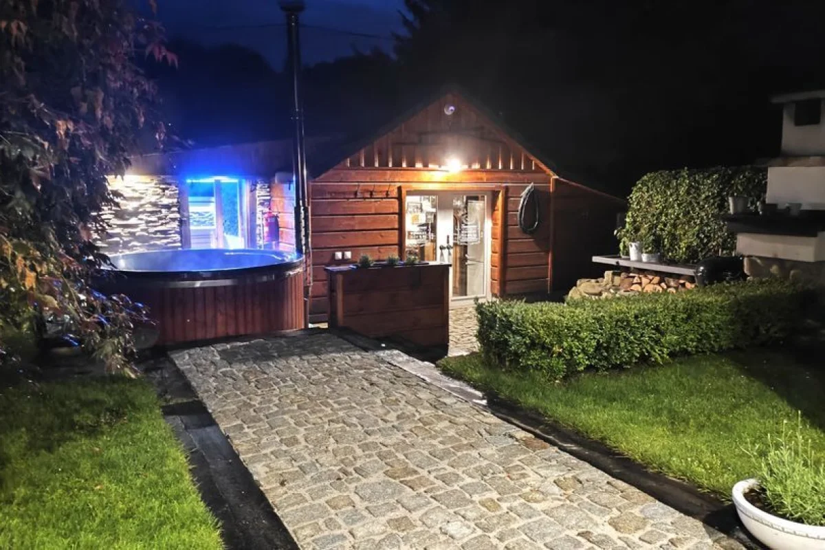 Pobyt na senzační, útulné Chatě West Spazio s vířivkou a saunou v malebných Beskydech pro až 8 osob - foto 03