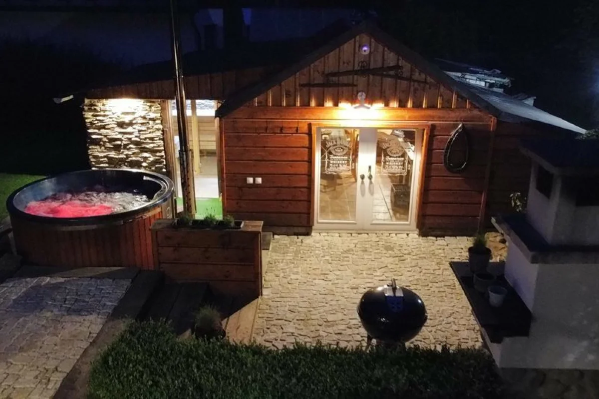 Pobyt na senzační, útulné Chatě West Spazio s vířivkou a saunou v malebných Beskydech pro až 8 osob - foto 04