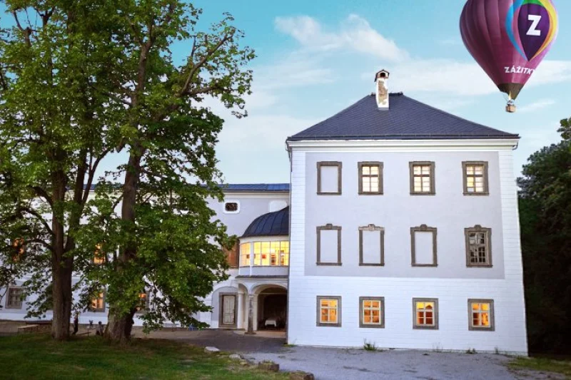 Pobyt na zámku a romantický let balónem ve dvou - foto 03