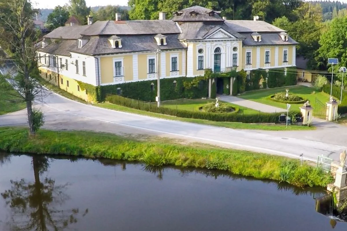 Pobyt na Zámku Úsobí s polopenzí pro dva - foto 05