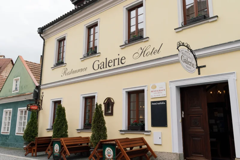 Pobyt pro 2 osoby s polopenzí v Hotelu Galerie Třeboň**** a návštěvou vodního světa - foto 02