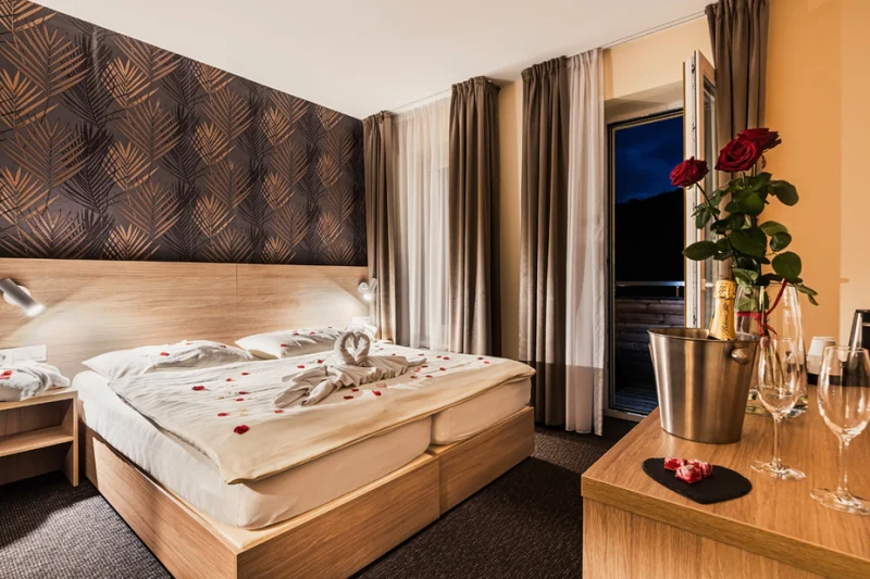 Pobyt pro zamilované v Jeseníkách se snídaní, privátním wellness a romantickou večeří na 2 noci - foto 03