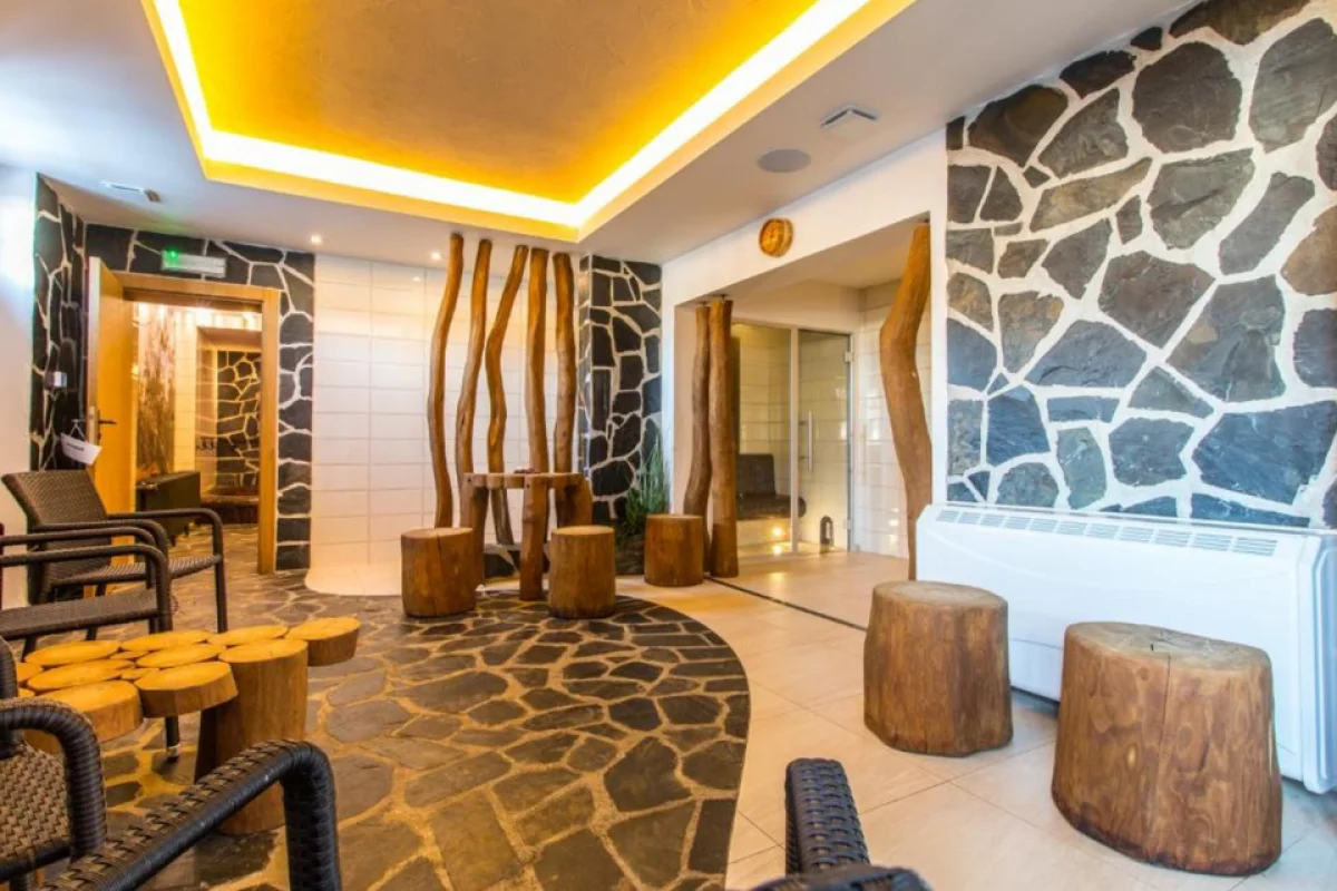 Pobyt s polopenzí a pivní a královskou lázní Kleopatra v hotelu Rejvíz 1 v Jeseníkách pro 2 osoby - foto 04