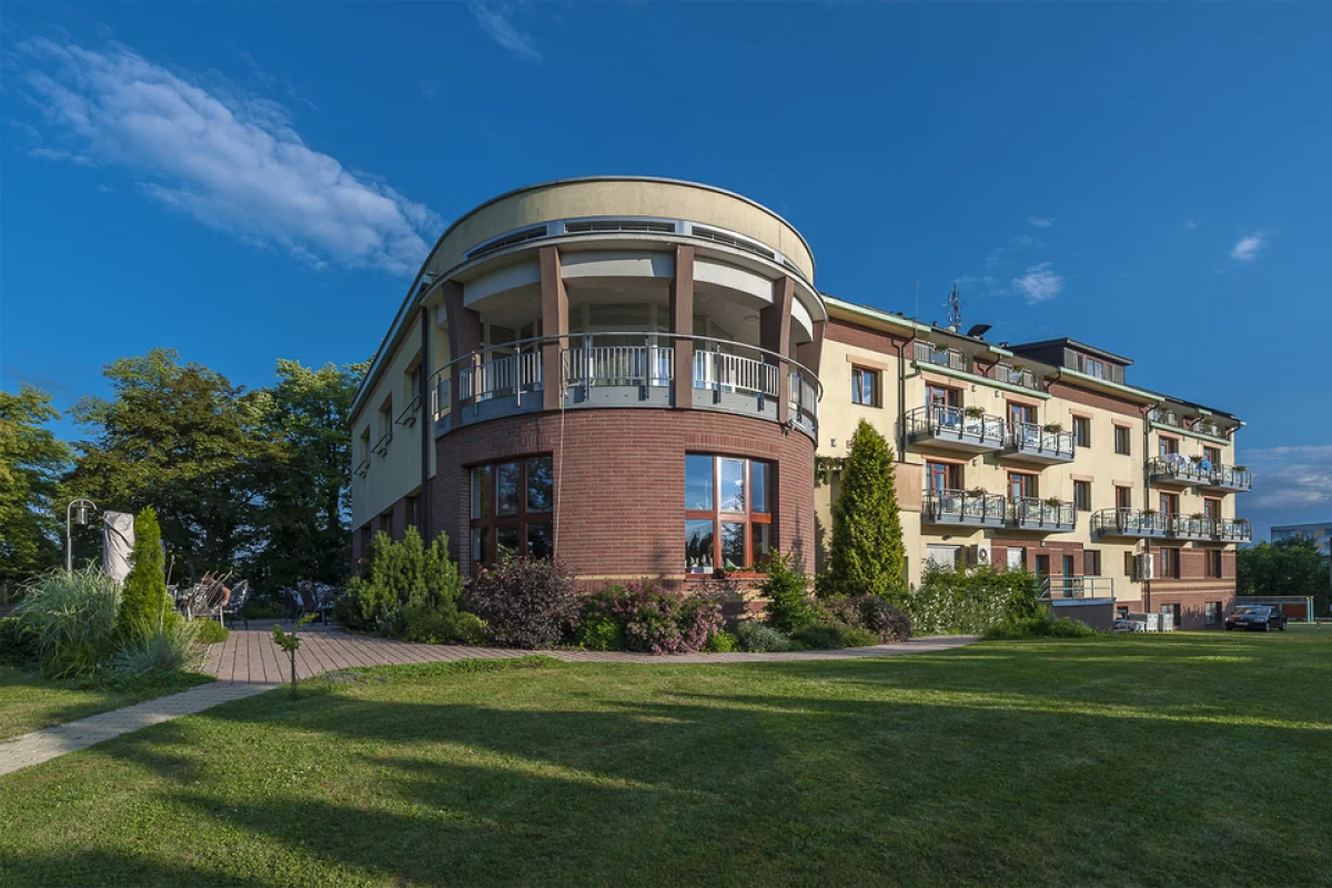 Pobyt s polopenzí a privátním wellness ve stylovém April hotelu Panorama**** pro 2 osoby - foto 02