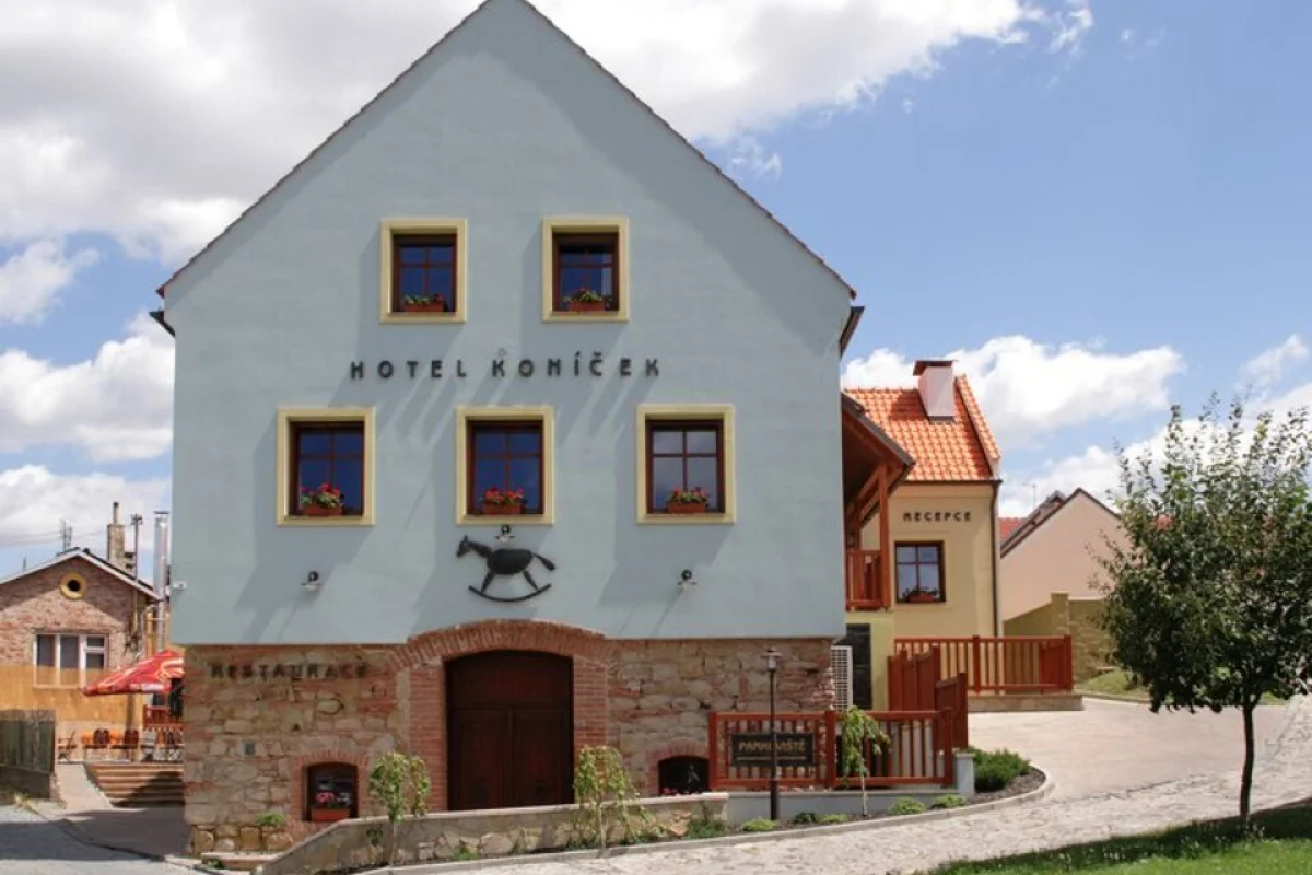 Pobyt se snídaní a 4chodovou degustační večeří v Hotelu & Restauraci Koníček v srdci Moravy pro 2 osoby - foto 05