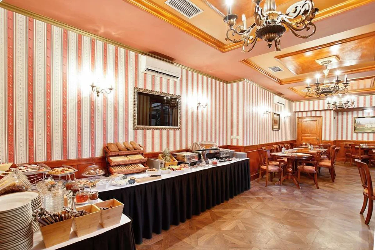 Pobyt se snídaní a lahví Champagne na úžasném zámku Chateau St. Havel v Praze pro 2 osoby na 1 noc - foto 05