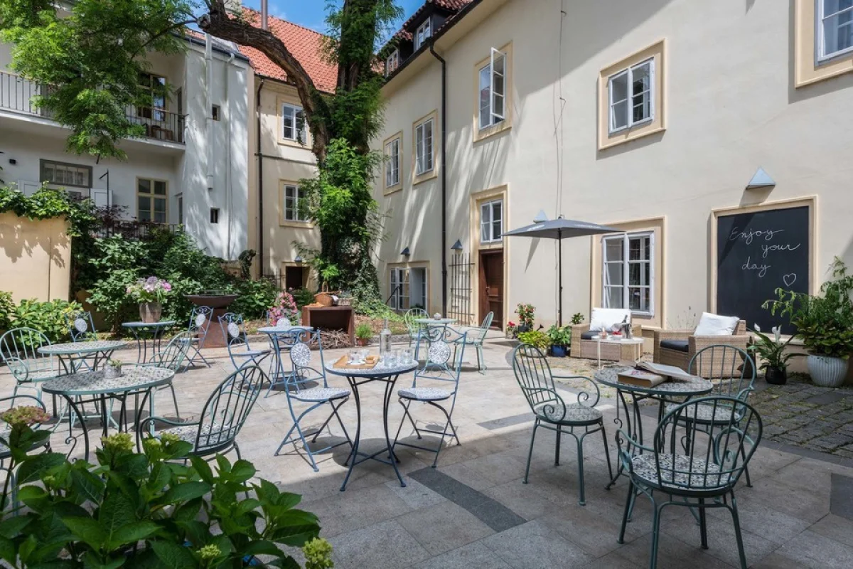 Pobyt se snídaní a relaxačním wellness rituálem v elegantním hotelu Monastery Garden Prague pro 2 osoby na 2 noci - foto 02