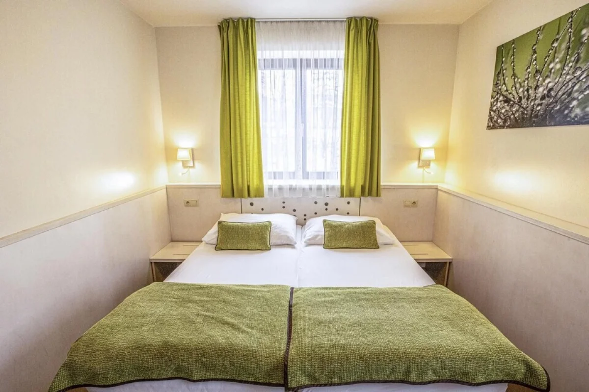 Pobyt se snídaní a střelbou na střelnici v hotelu Olberg v Moravském krasu pro 2 osoby na 2 noci - foto 02