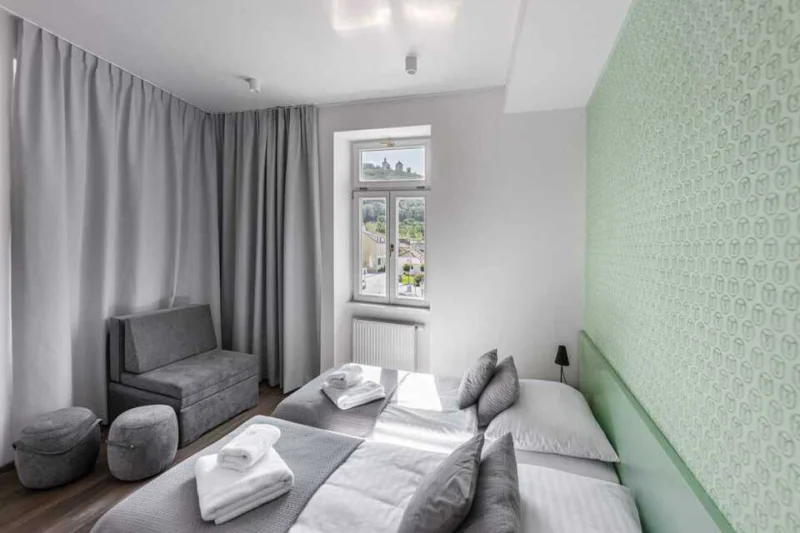 Pobyt se snídaní na jižní Moravě v Hotelu Radosti v srdci Mikulova pro 2 osoby - foto 02