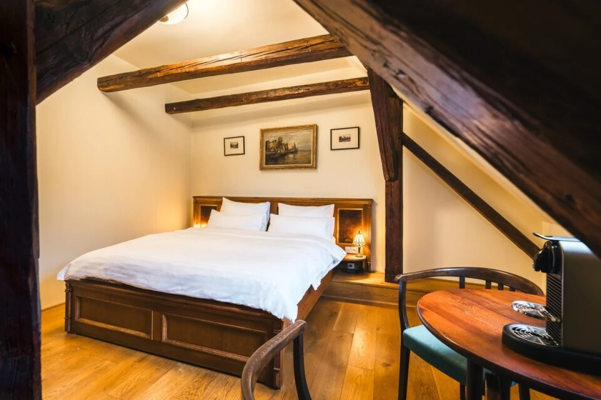 Pobyt se snídaní v elegantním hotelu Latrán**** přímo v srdci Českého Krumlova pro 2 osoby - foto 02