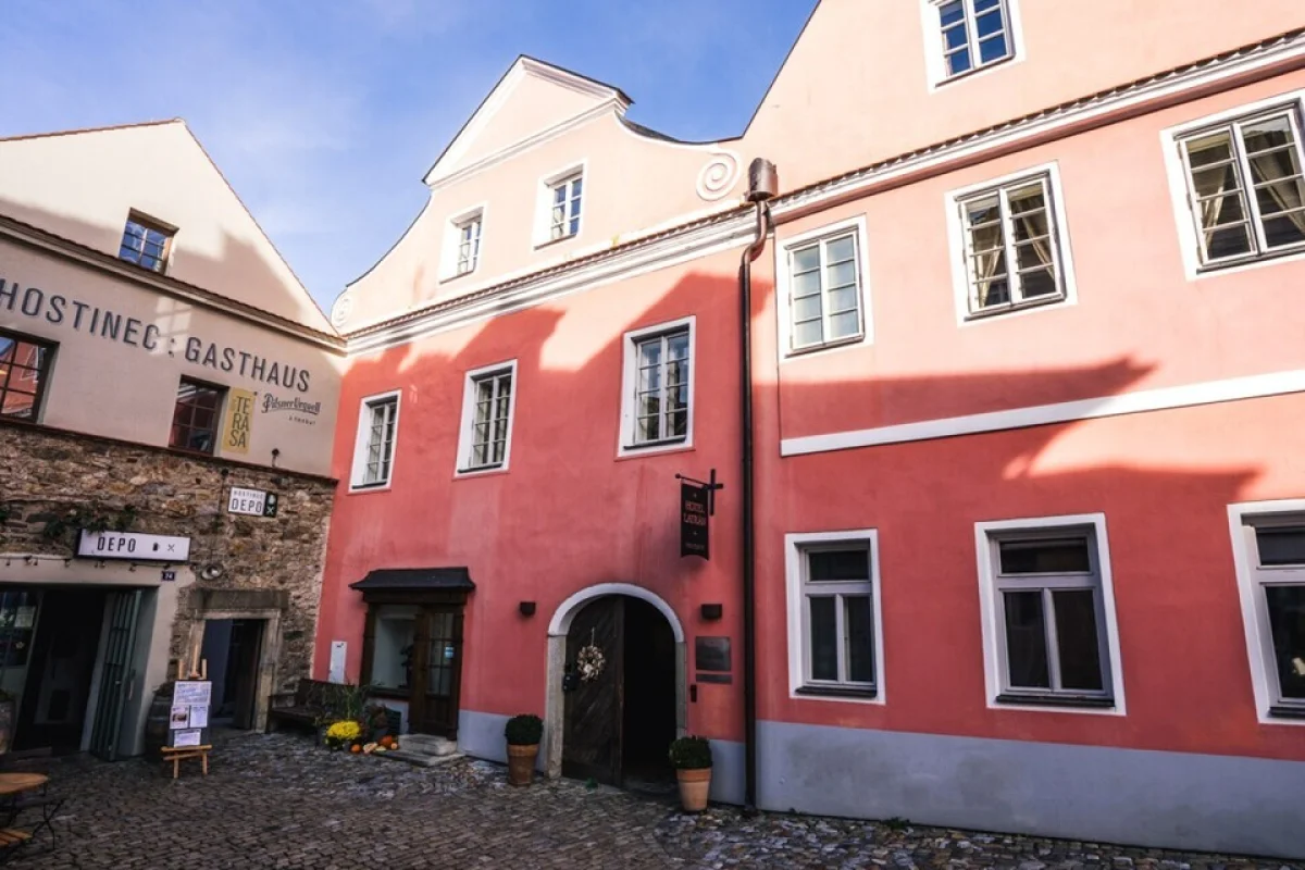 Pobyt se snídaní v elegantním hotelu Latrán**** přímo v srdci Českého Krumlova pro 2 osoby - foto 04