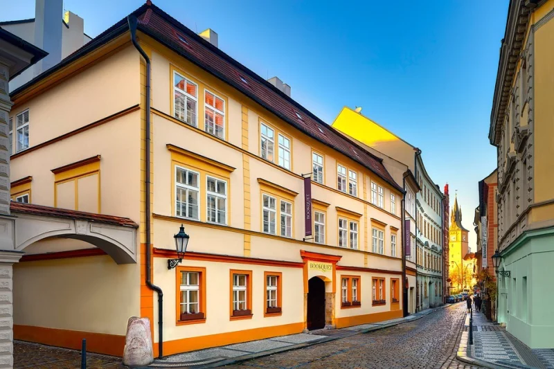 Pobyt se snídaní v elegantním pražském Hotelu BOOKQUET s plavbou Pražskými Benátkami pro 2 osoby - foto 02