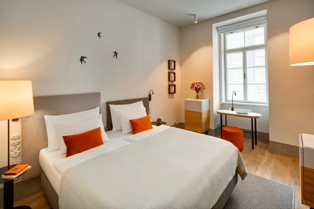 Pobyt se snídaní v elegantním pražském Hotelu BOOKQUET s plavbou Pražskými Benátkami pro 2 osoby - foto 03